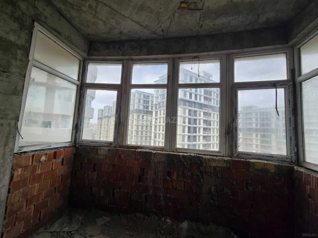 Satılır 3 otaqlı mənzil 162 m²