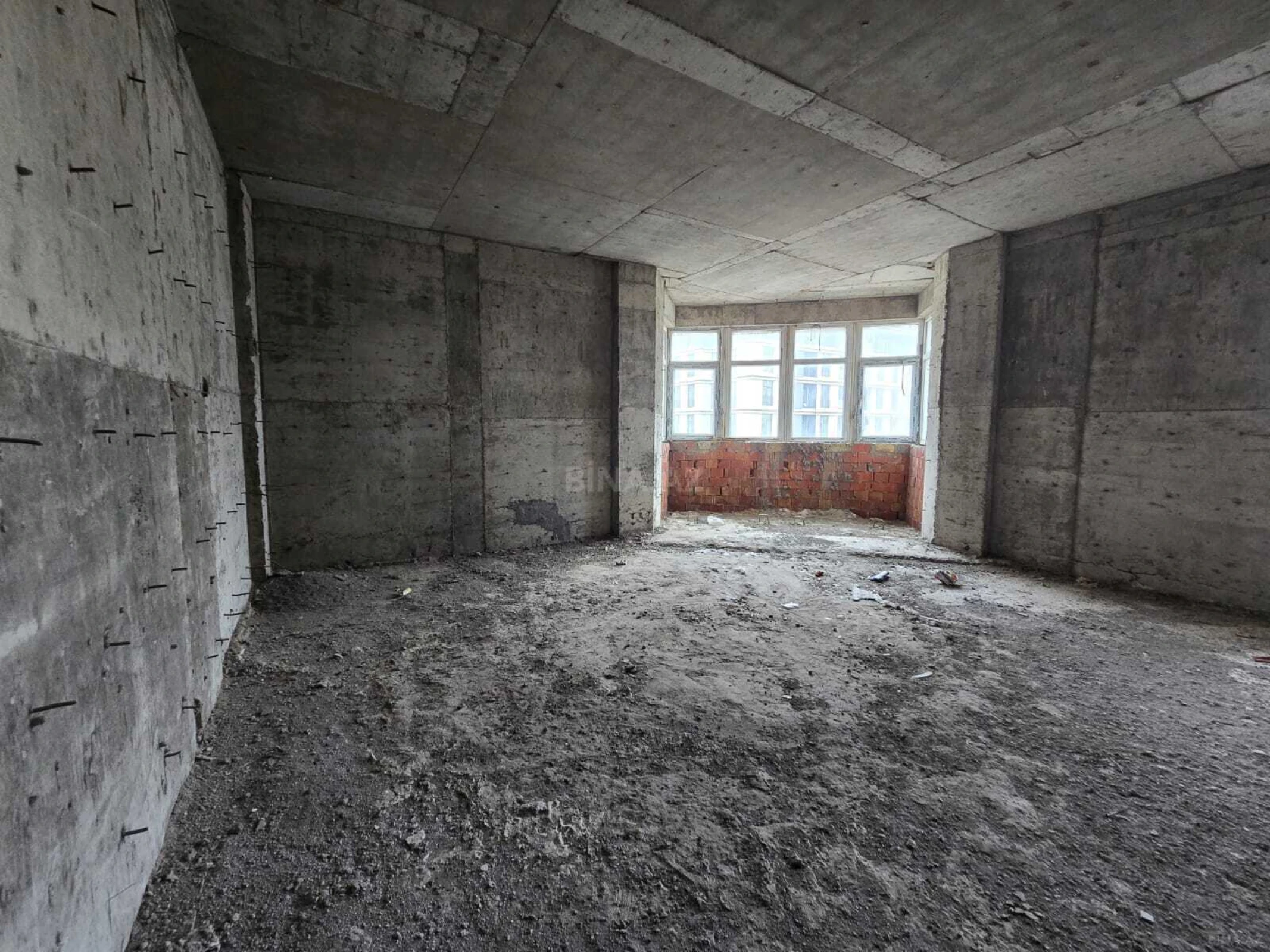 Satılır 3 otaqlı mənzil 162 m²