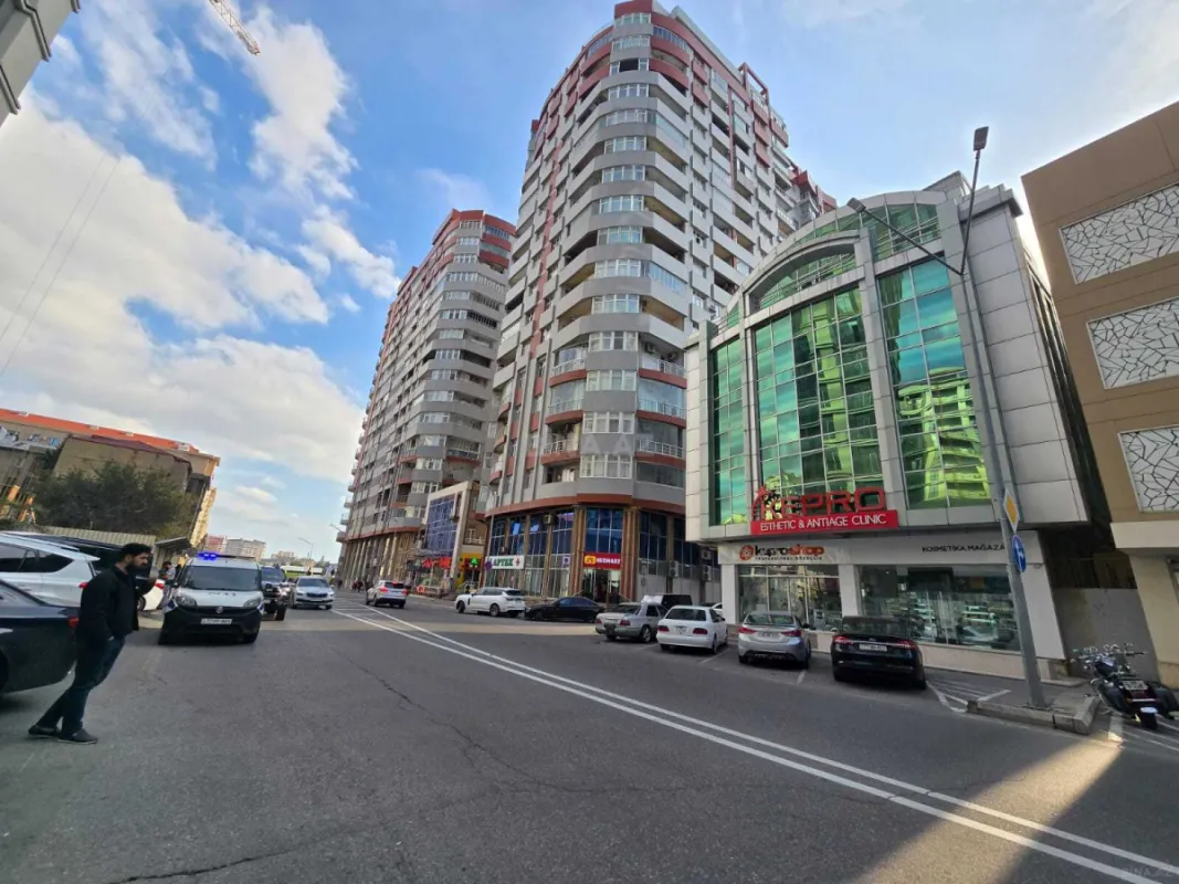 Satılır 3 otaqlı mənzil 162 m²