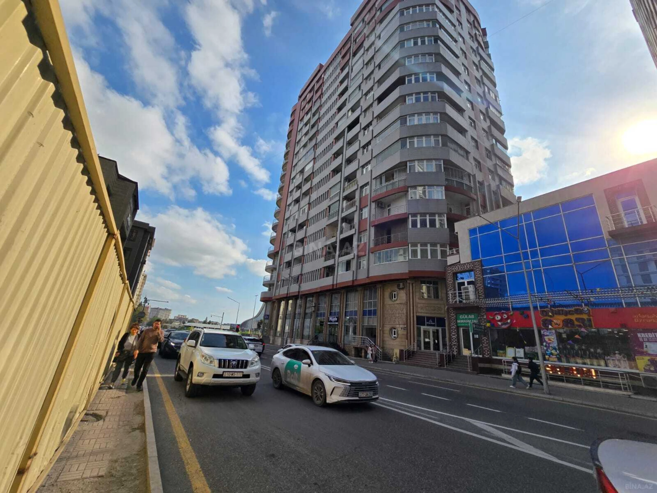 Satılır 3 otaqlı mənzil 162 m²
