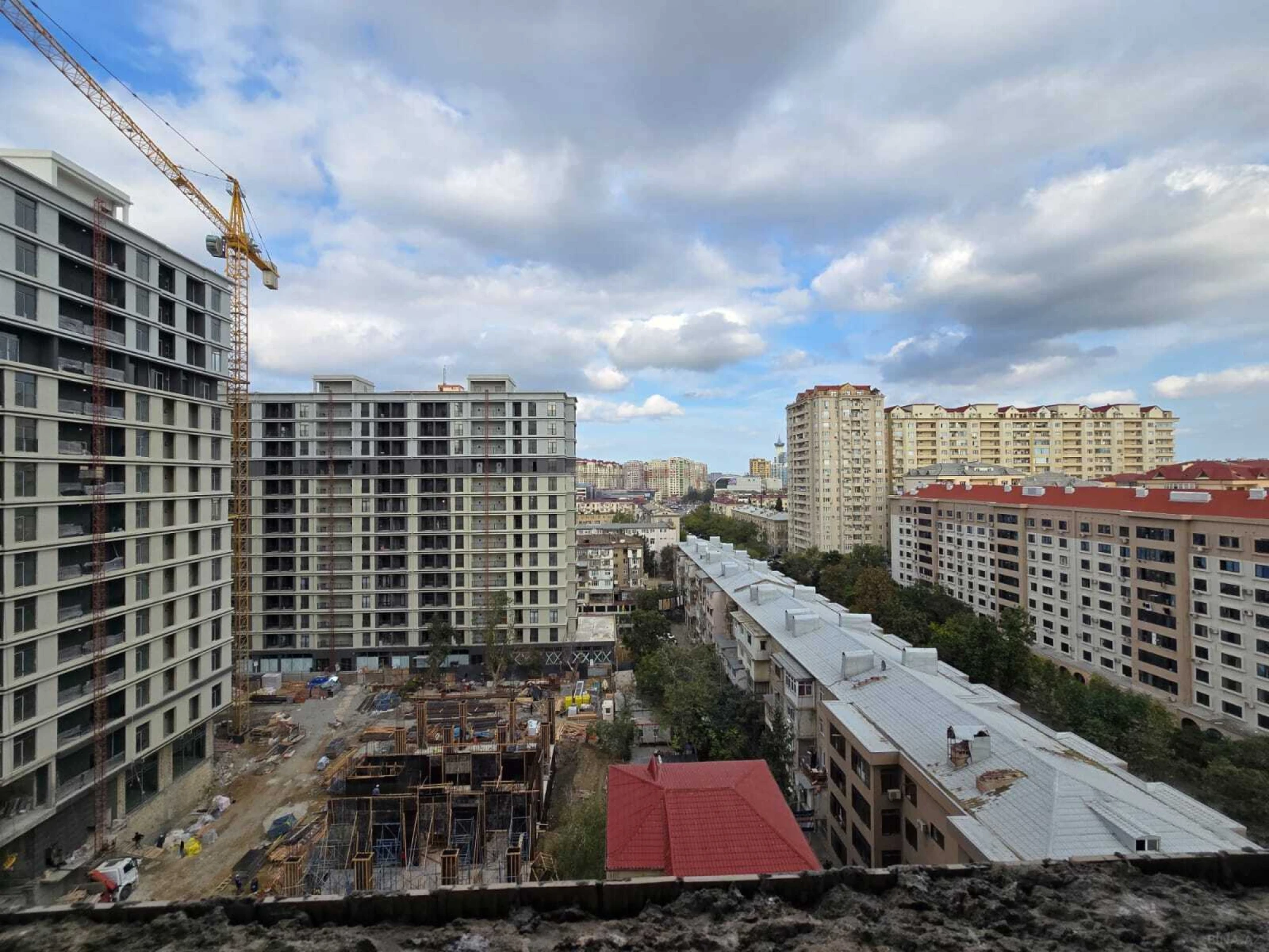 Satılır 3 otaqlı mənzil 162 m²