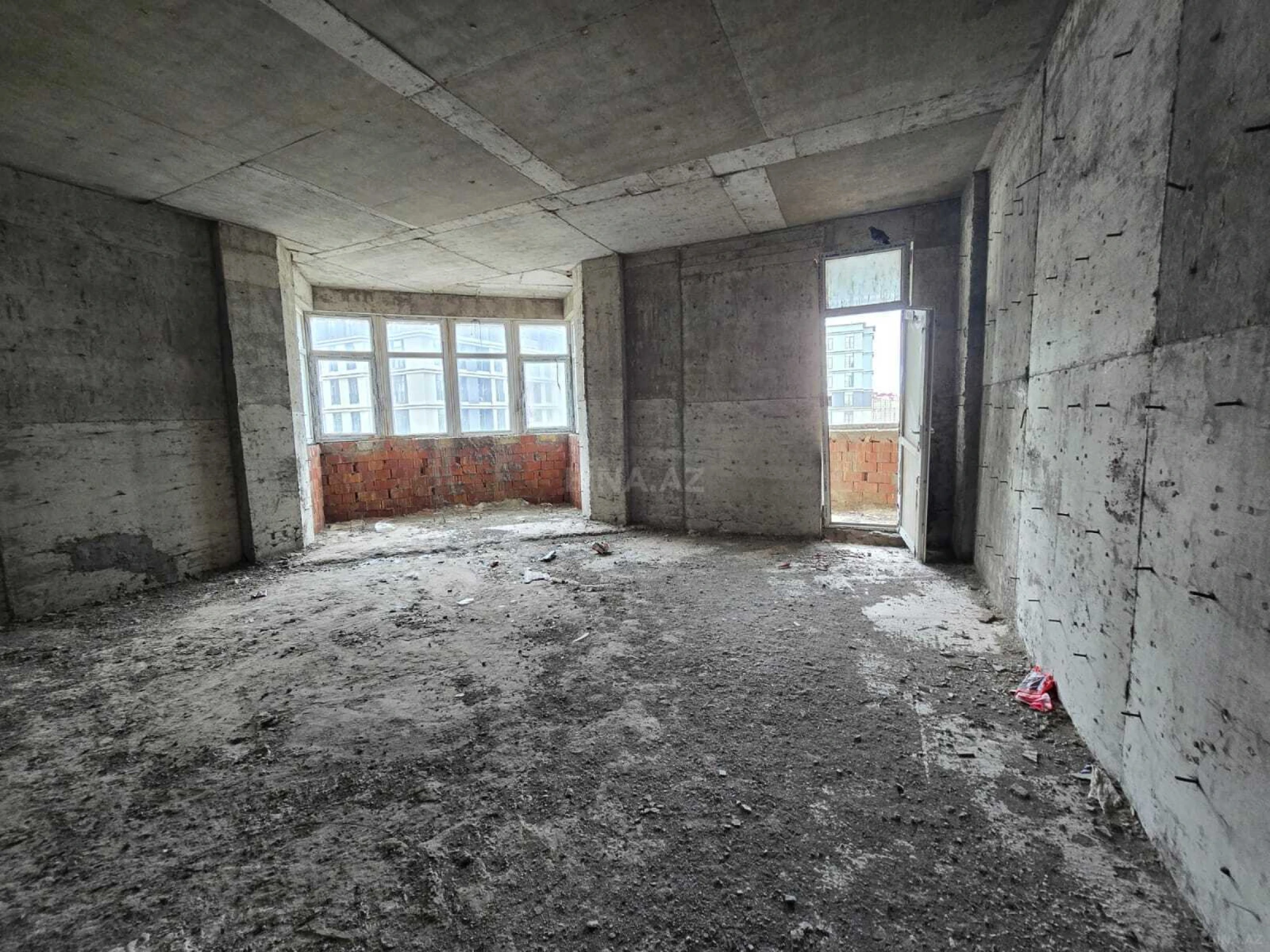 Satılır 3 otaqlı mənzil 162 m²