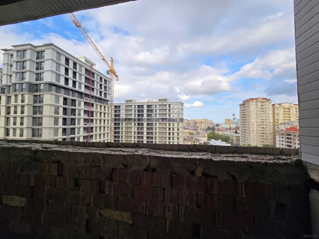 Satılır 3 otaqlı mənzil 162 m²