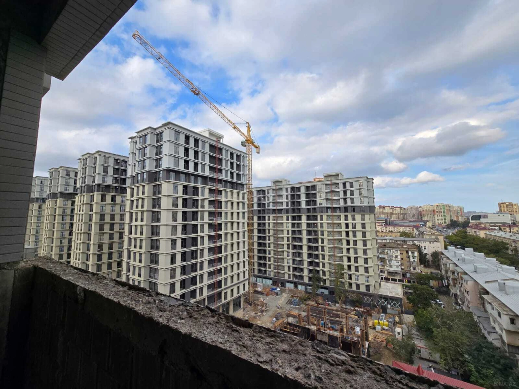 Satılır 3 otaqlı mənzil 162 m²