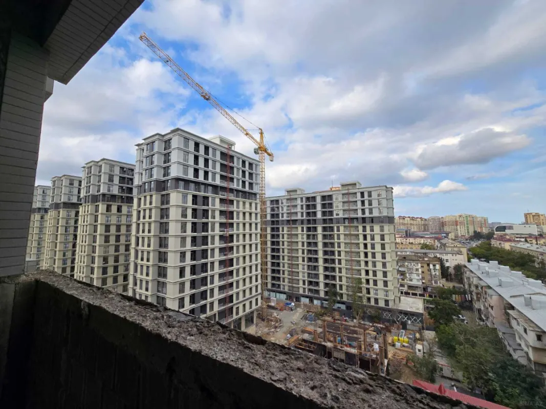 Satılır 3 otaqlı mənzil 162 m²
