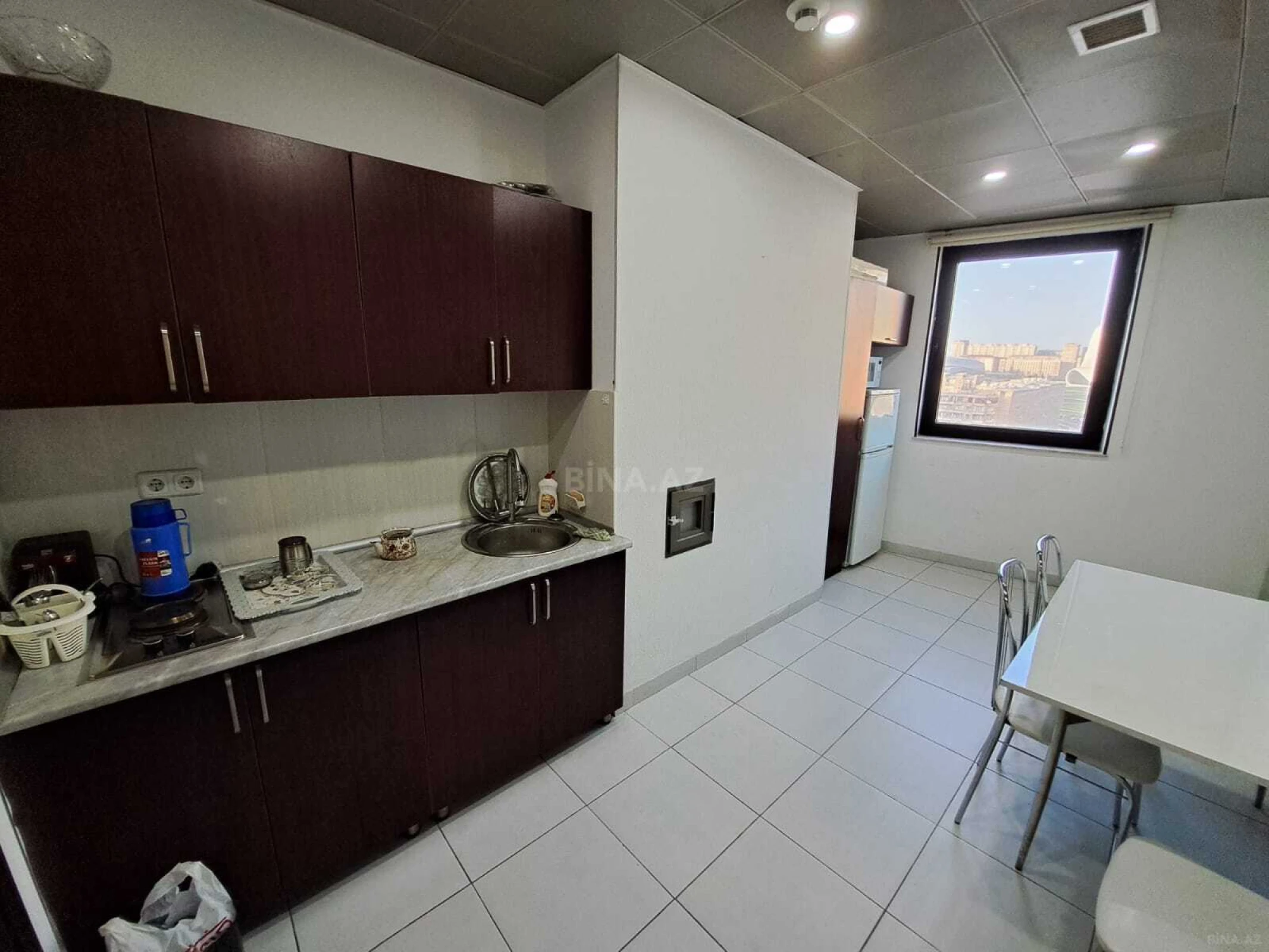 Satılır 4 otaqlı ofis 235 m²