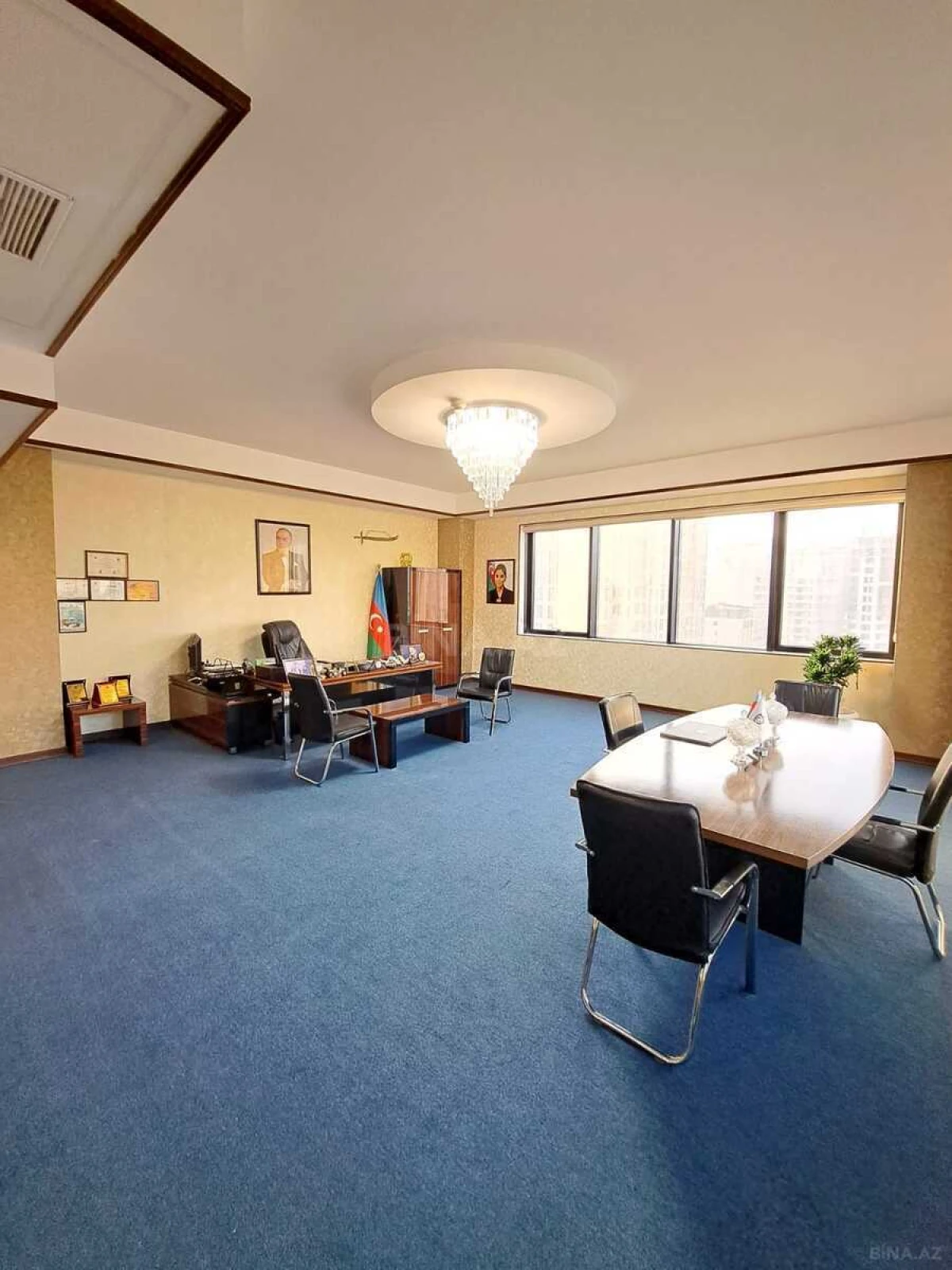 Satılır 4 otaqlı ofis 235 m²