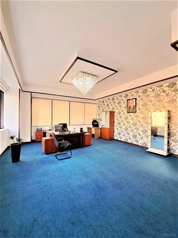 Satılır 4 otaqlı ofis 235 m²