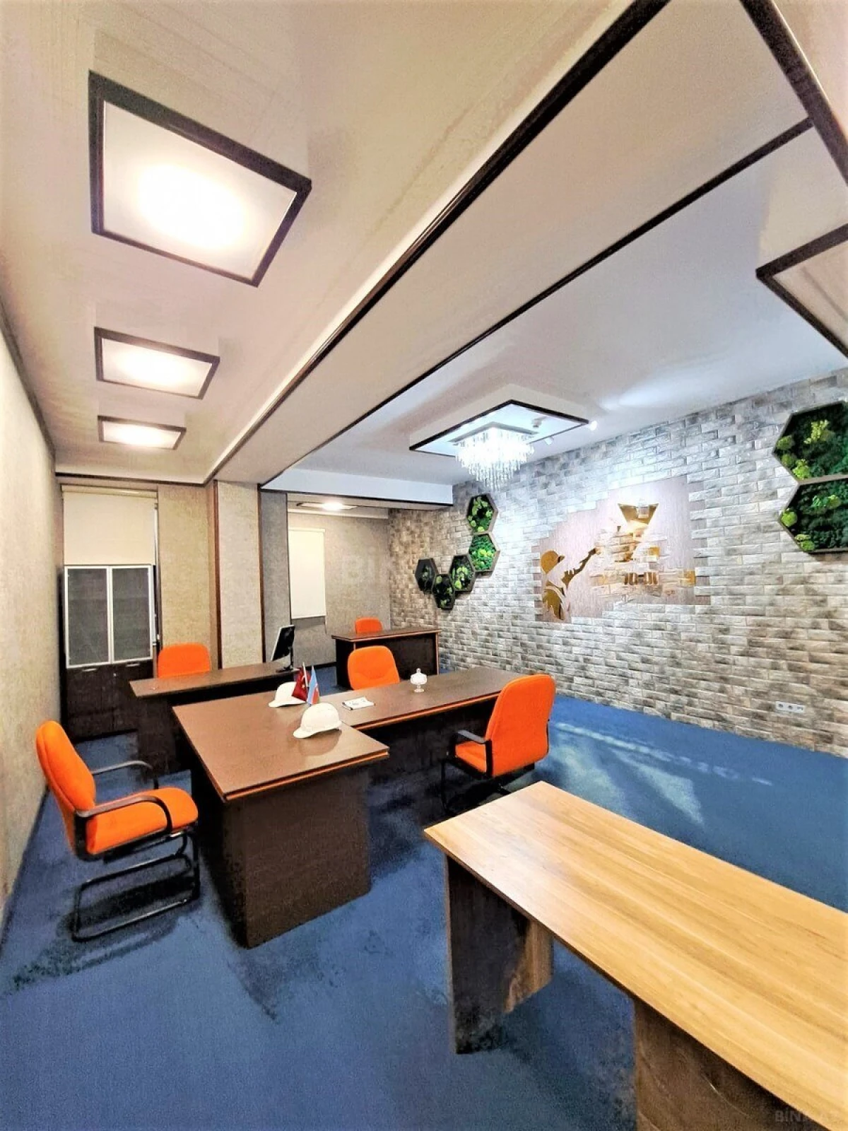 Satılır 4 otaqlı ofis 235 m²