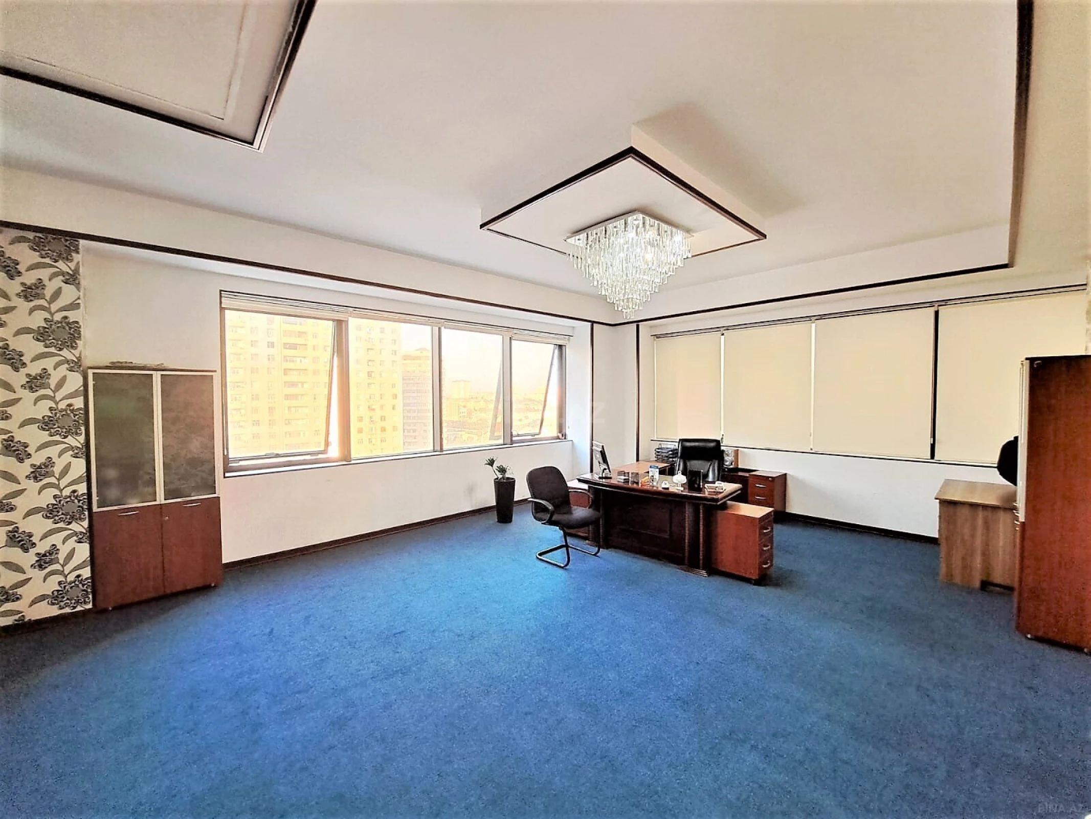 Satılır 4 otaqlı ofis 235 m²