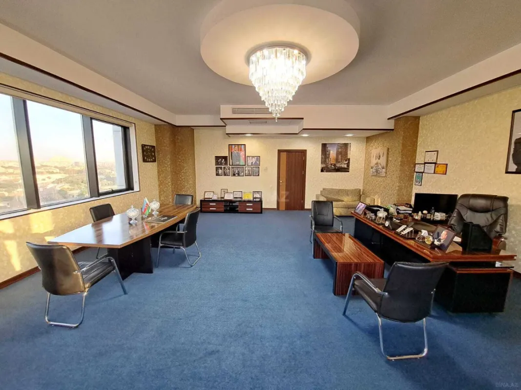 Satılır 4 otaqlı ofis 235 m²