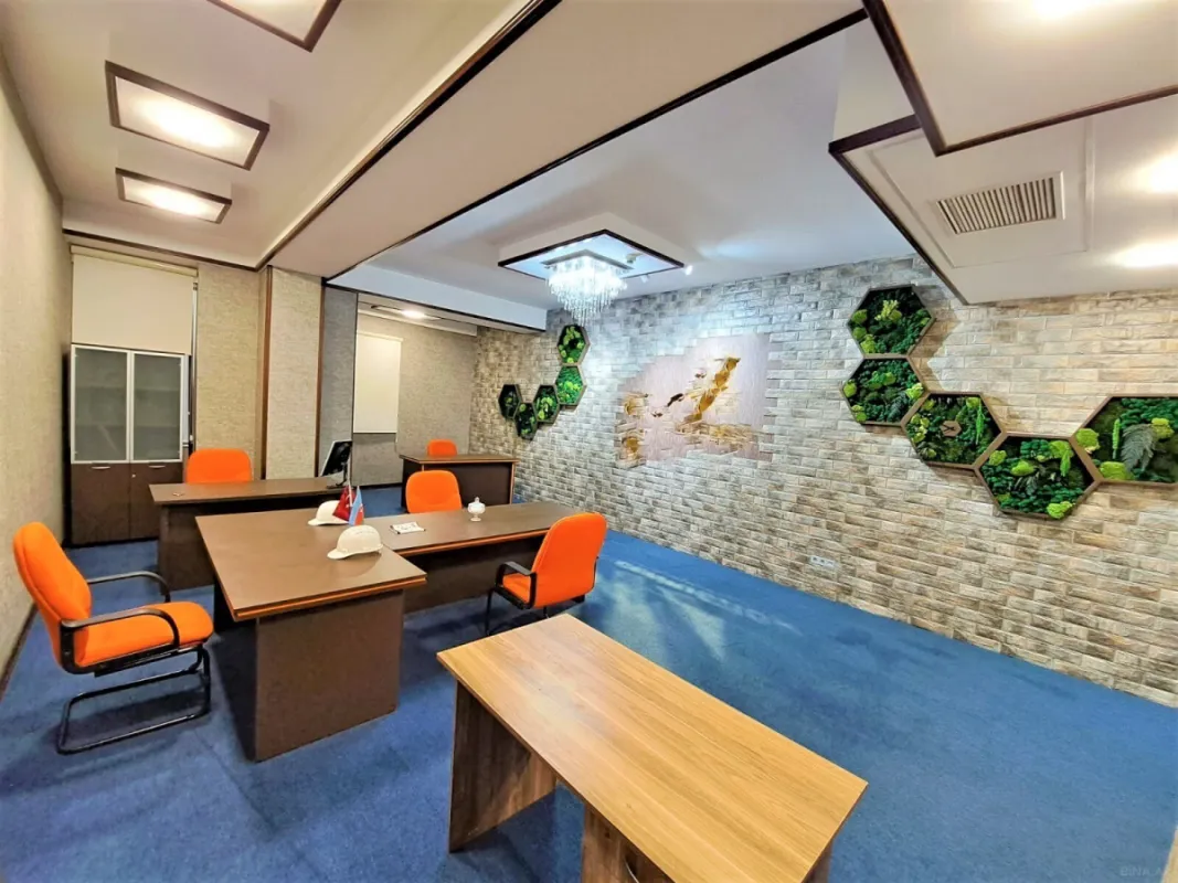 Satılır 4 otaqlı ofis 235 m²