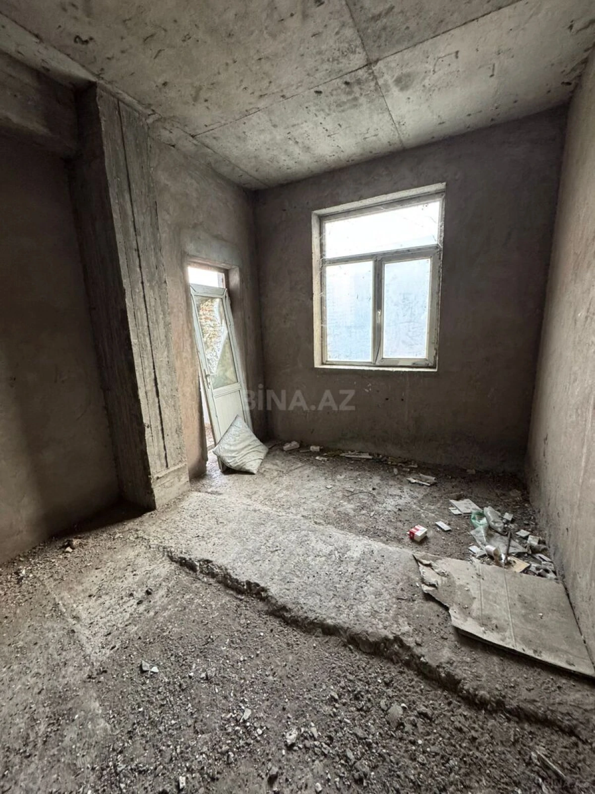 Satılır 3 otaqlı mənzil 122 m²