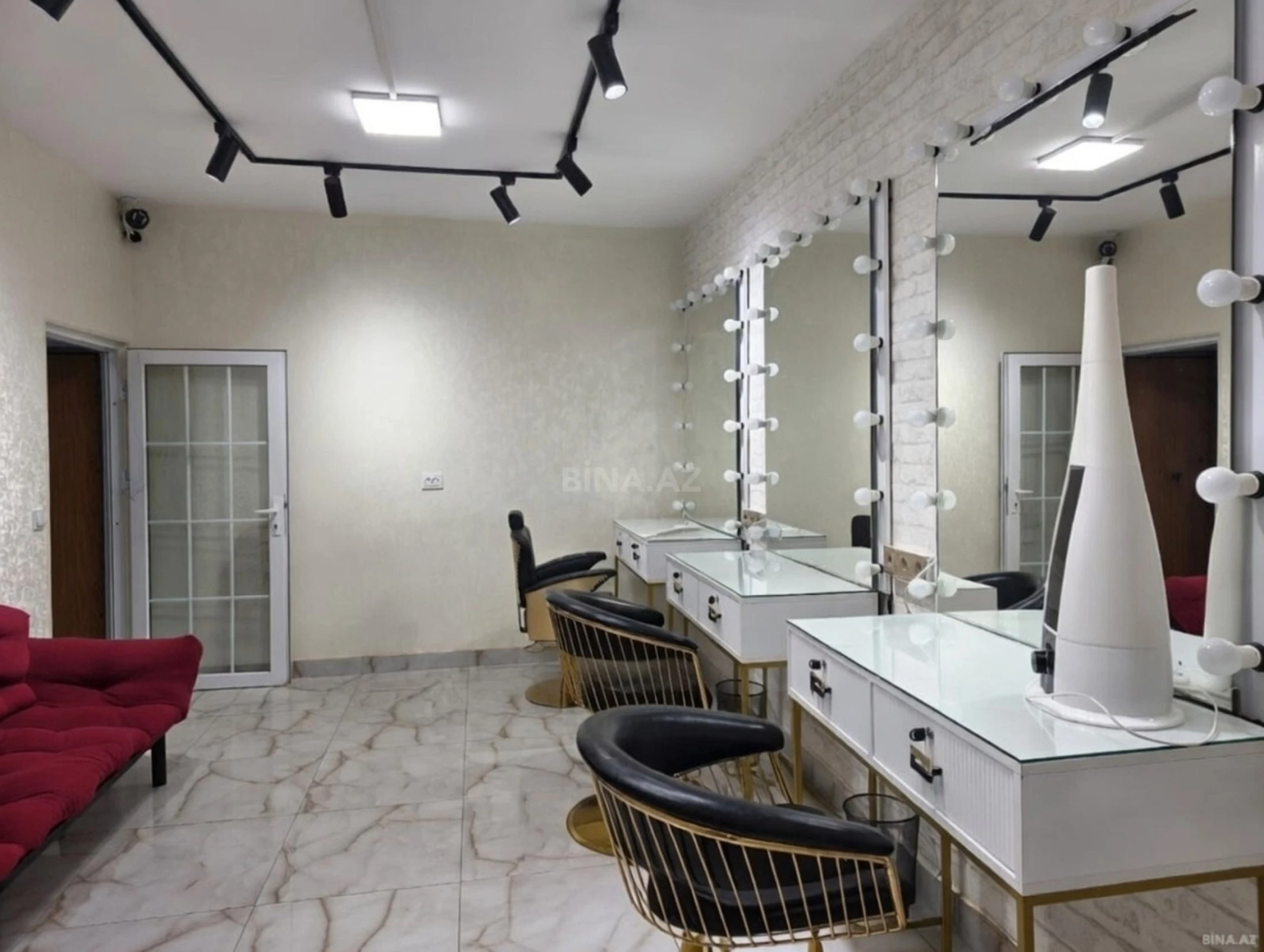 Kirayə verilir obyekt 65 m²