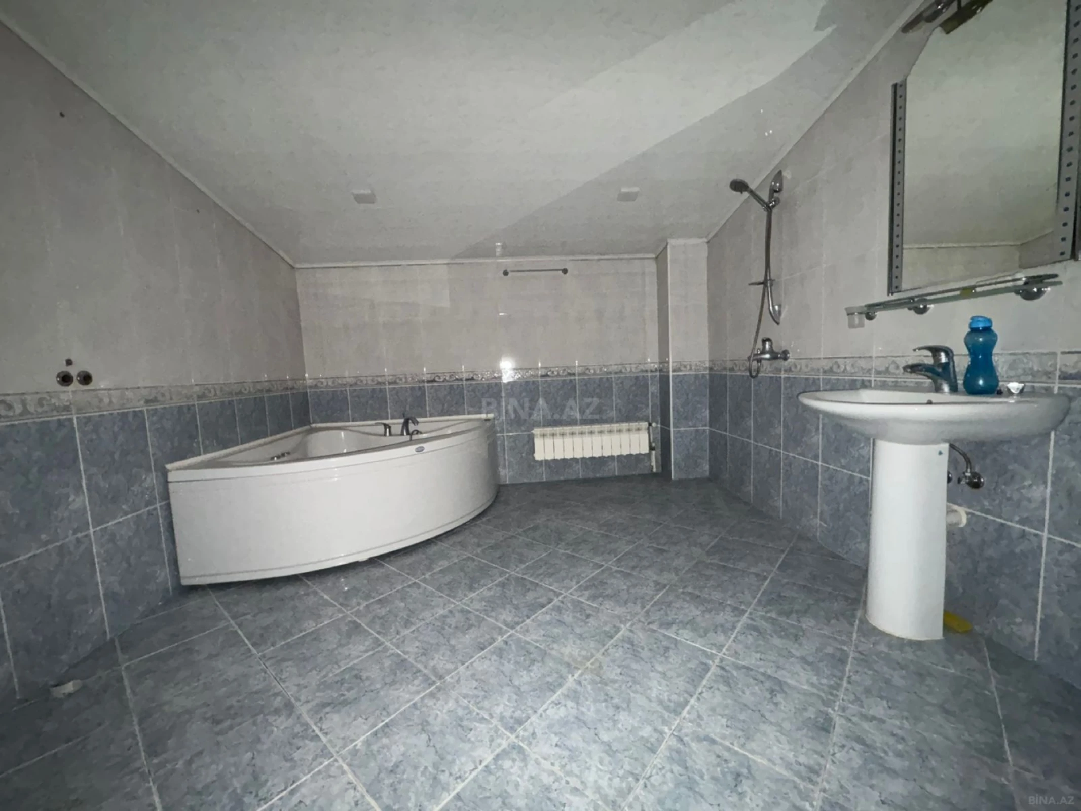 Satılır 3 otaqlı mənzil 150 m²