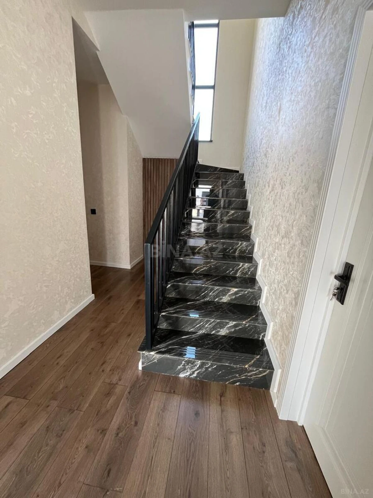 Satılır 7 otaqlı həyət evi 260 m²