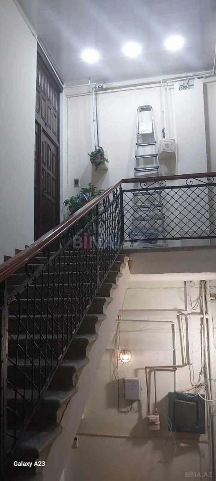 Satılır 5 otaqlı mənzil 150 m²
