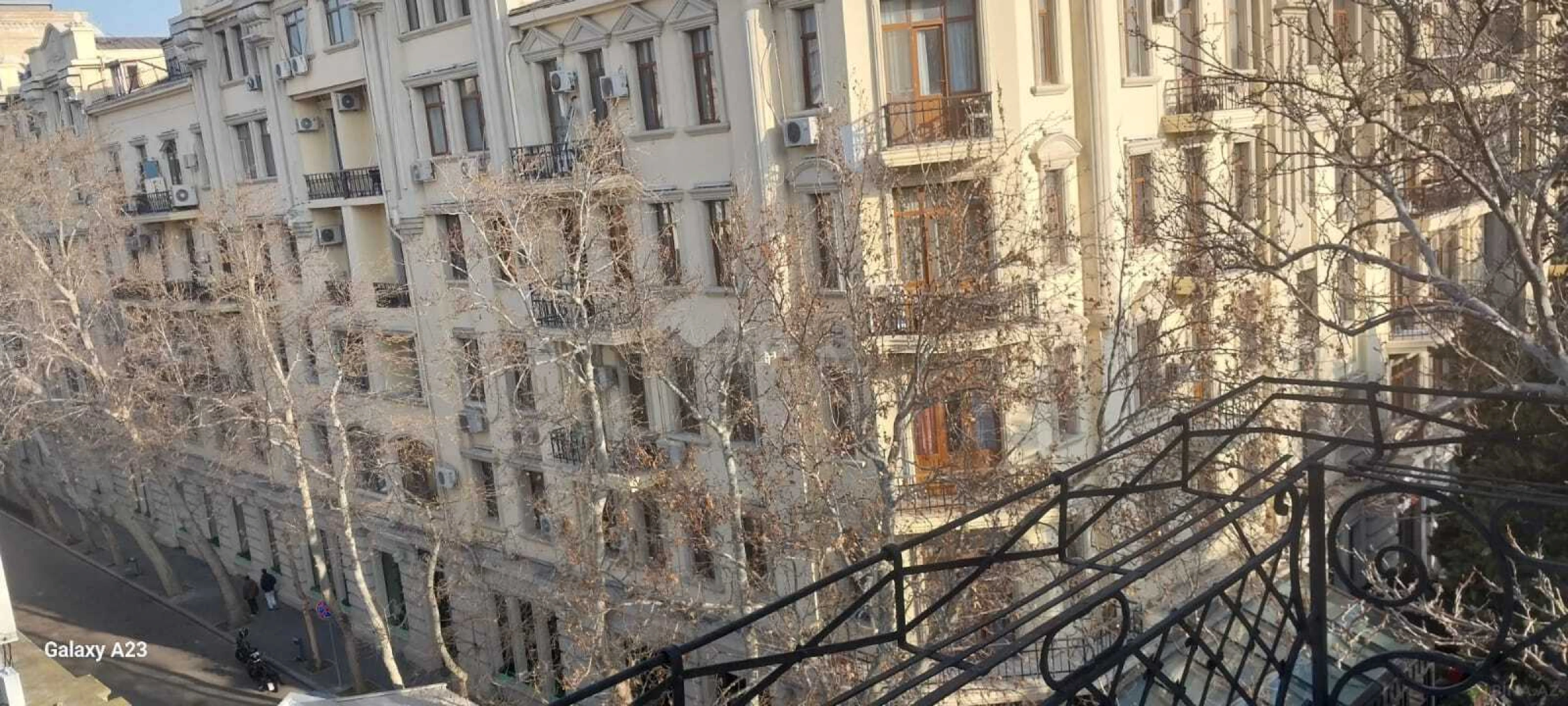 Satılır 5 otaqlı mənzil 150 m²