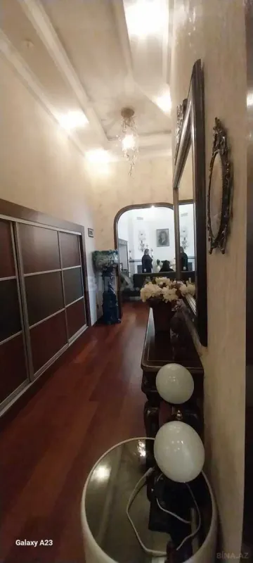 Satılır 5 otaqlı mənzil 150 m²