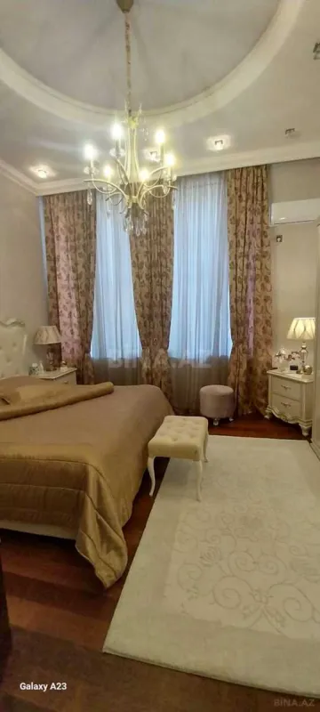 Satılır 5 otaqlı mənzil 150 m²