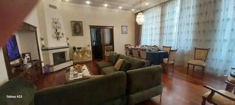 Satılır 5 otaqlı mənzil 150 m²