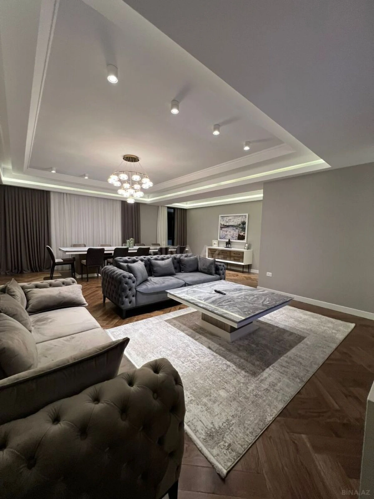 Kirayə verilir 4 otaqlı mənzil 240 m²