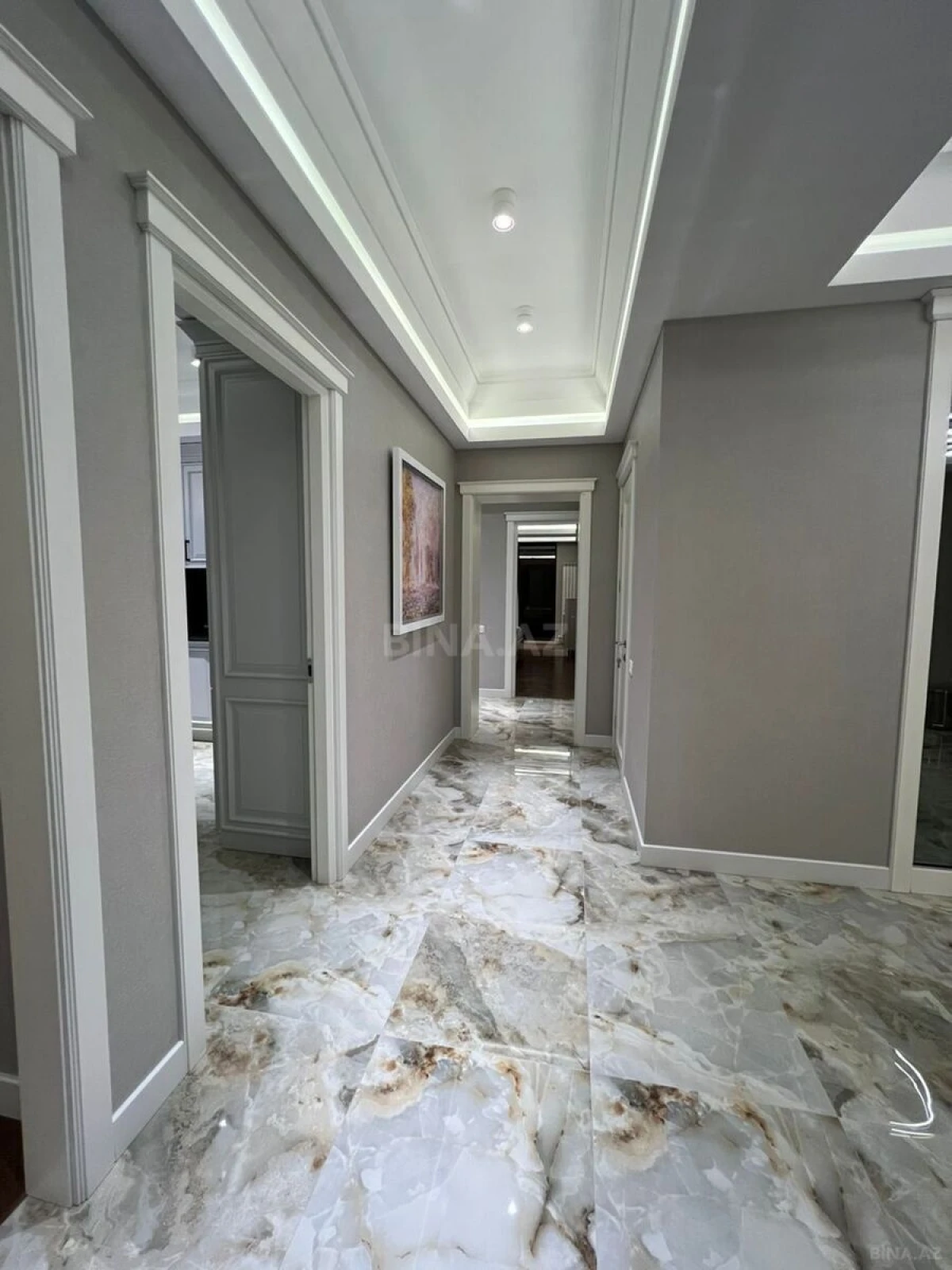 Kirayə verilir 4 otaqlı mənzil 240 m²