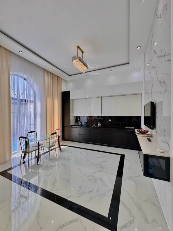 Satılır 5 otaqlı həyət evi 210 m²