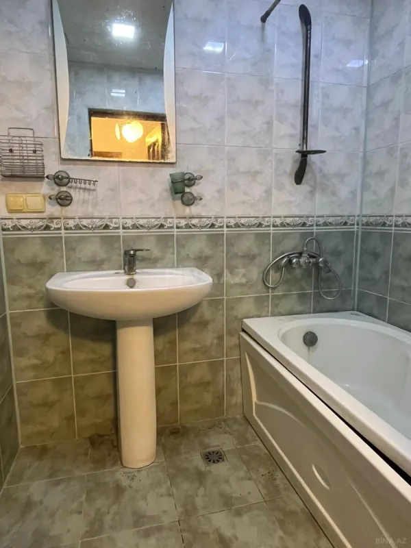 Satılır 4 otaqlı mənzil 110 m²