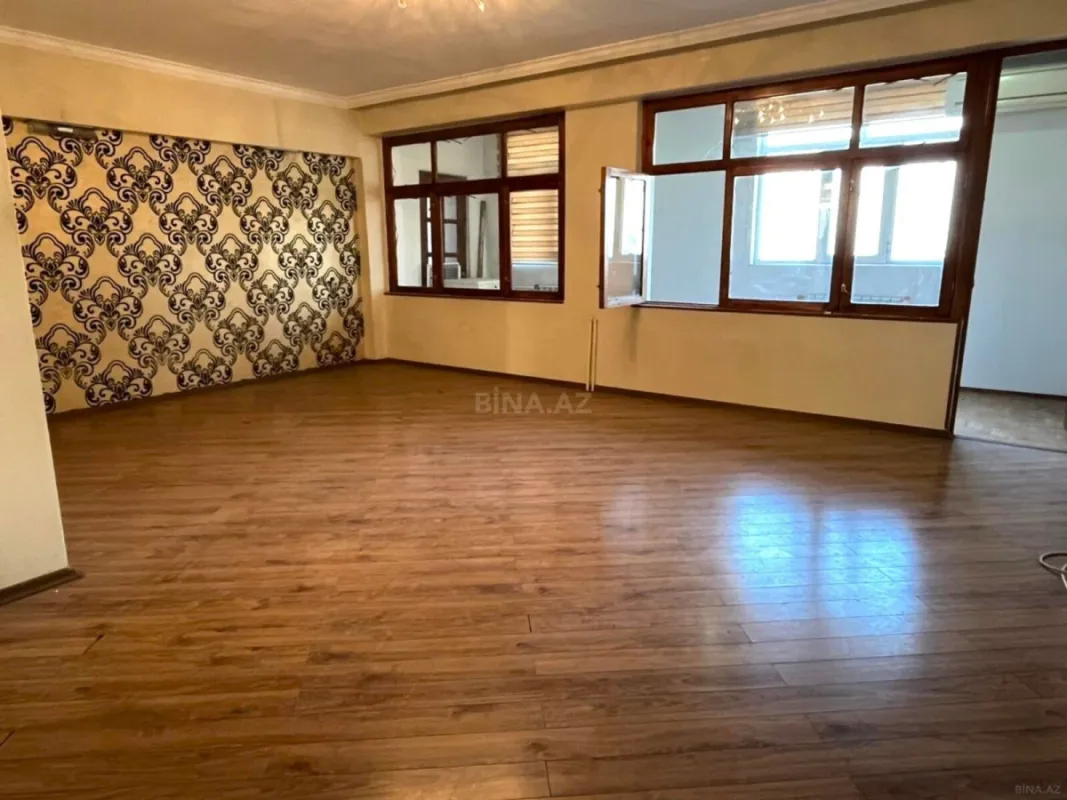 Satılır 4 otaqlı mənzil 110 m²