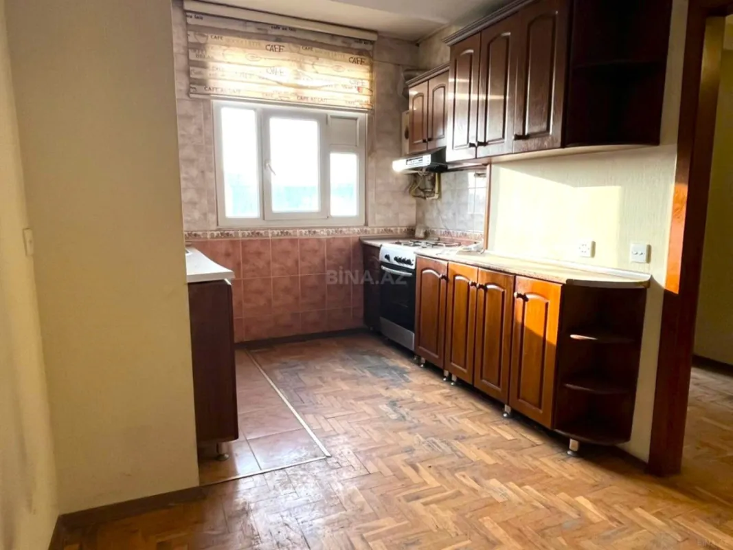 Satılır 4 otaqlı mənzil 110 m²