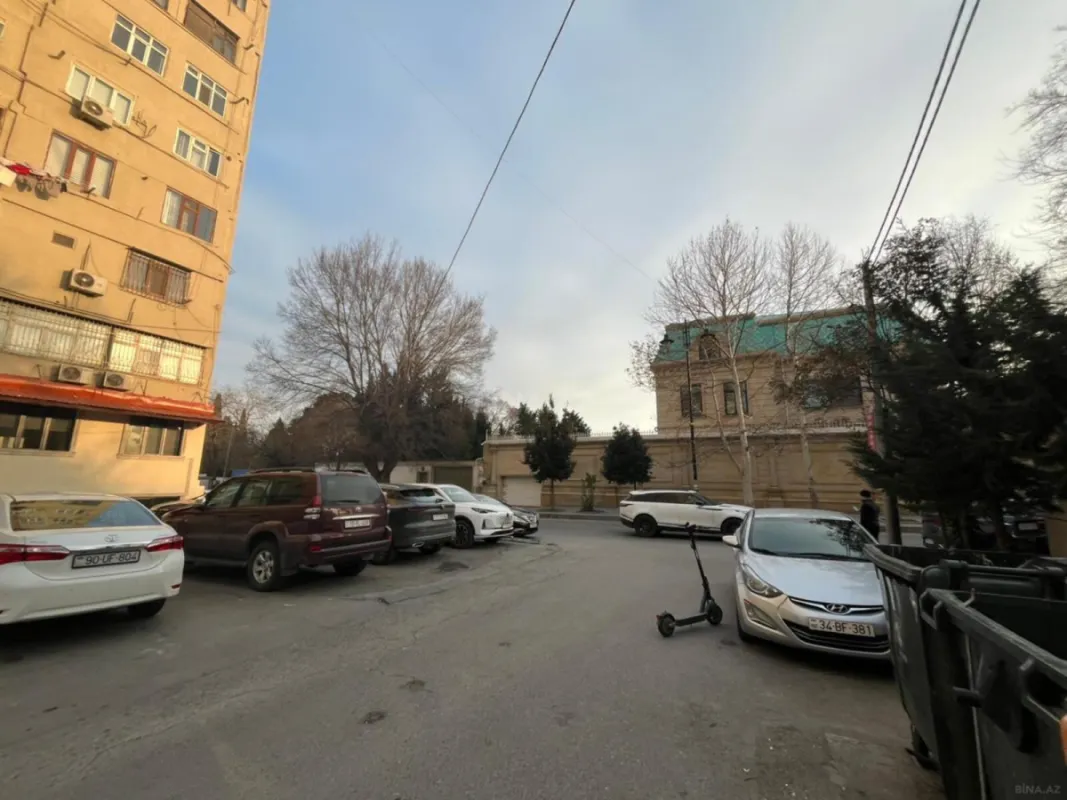 Satılır 4 otaqlı mənzil 110 m²