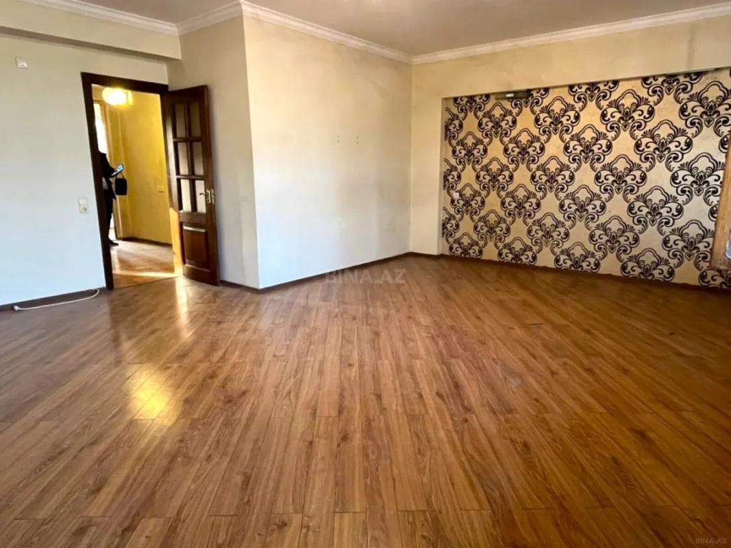 Satılır 4 otaqlı mənzil 110 m²