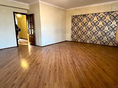 Satılır 4 otaqlı mənzil 110 m²