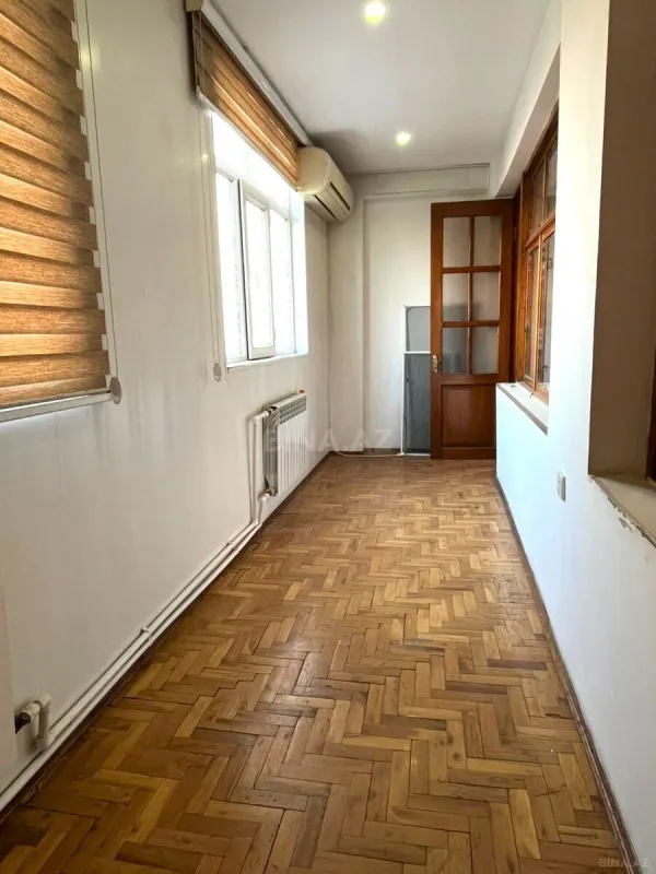 Satılır 4 otaqlı mənzil 110 m²