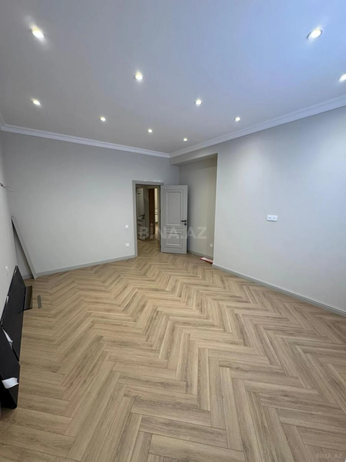 Satılır 3 otaqlı mənzil 103 m²