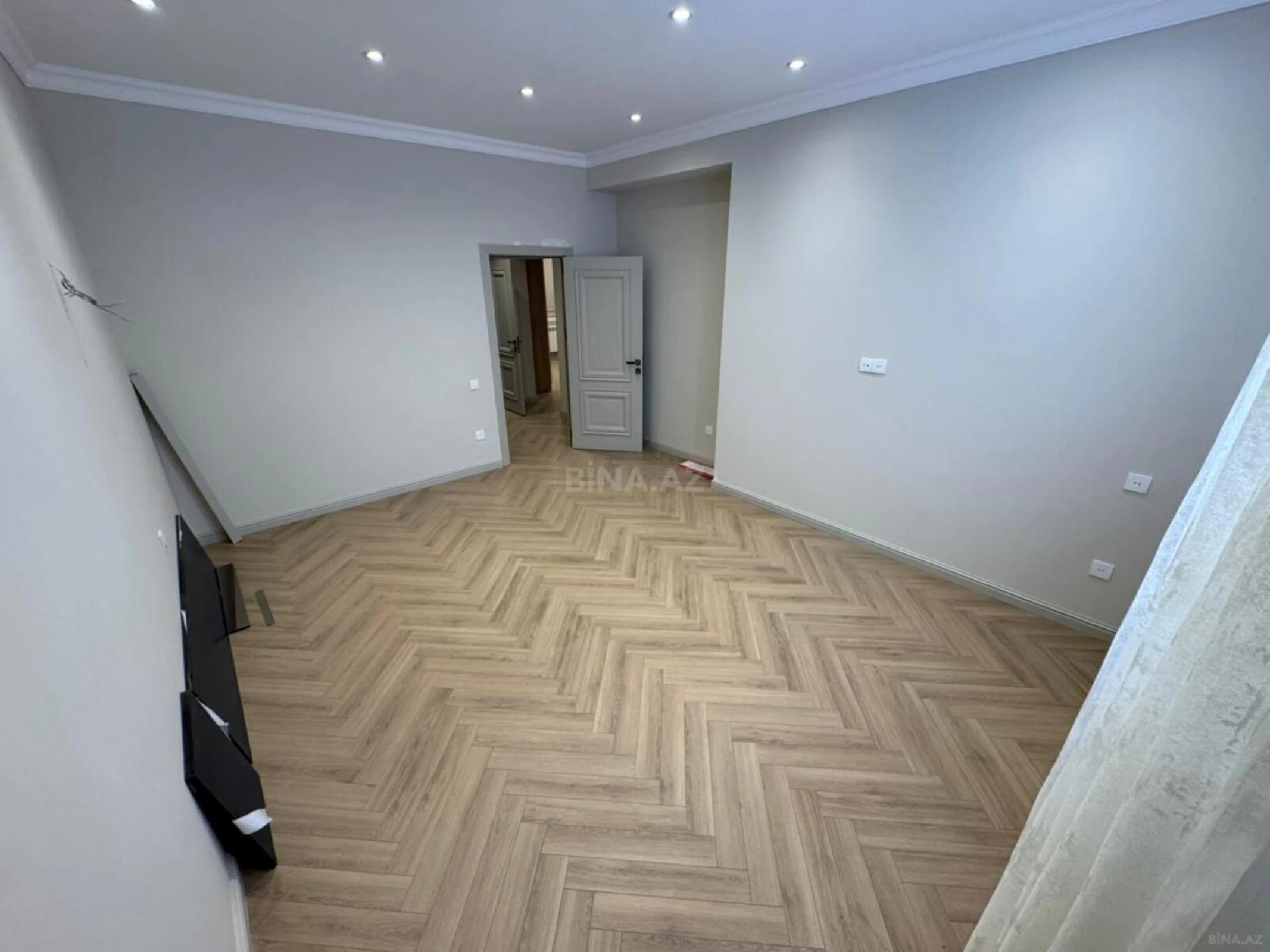 Satılır 3 otaqlı mənzil 103 m²