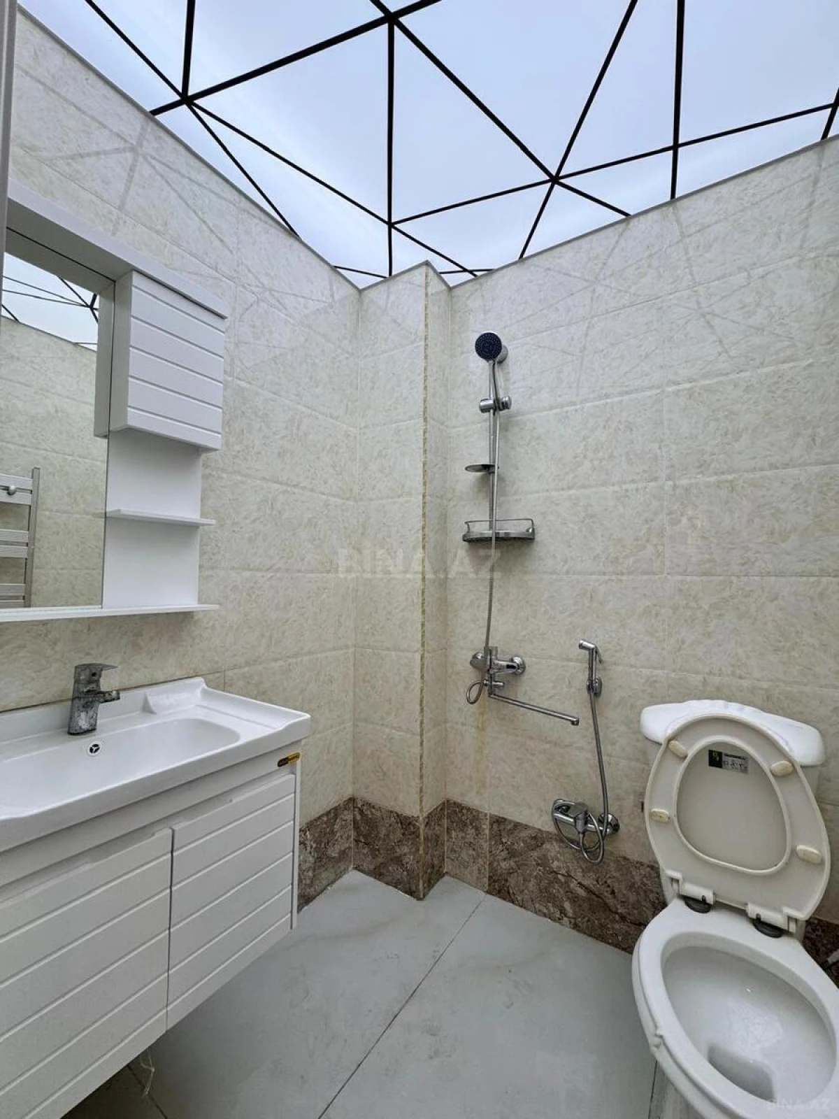 Satılır 2 otaqlı mənzil 75 m²