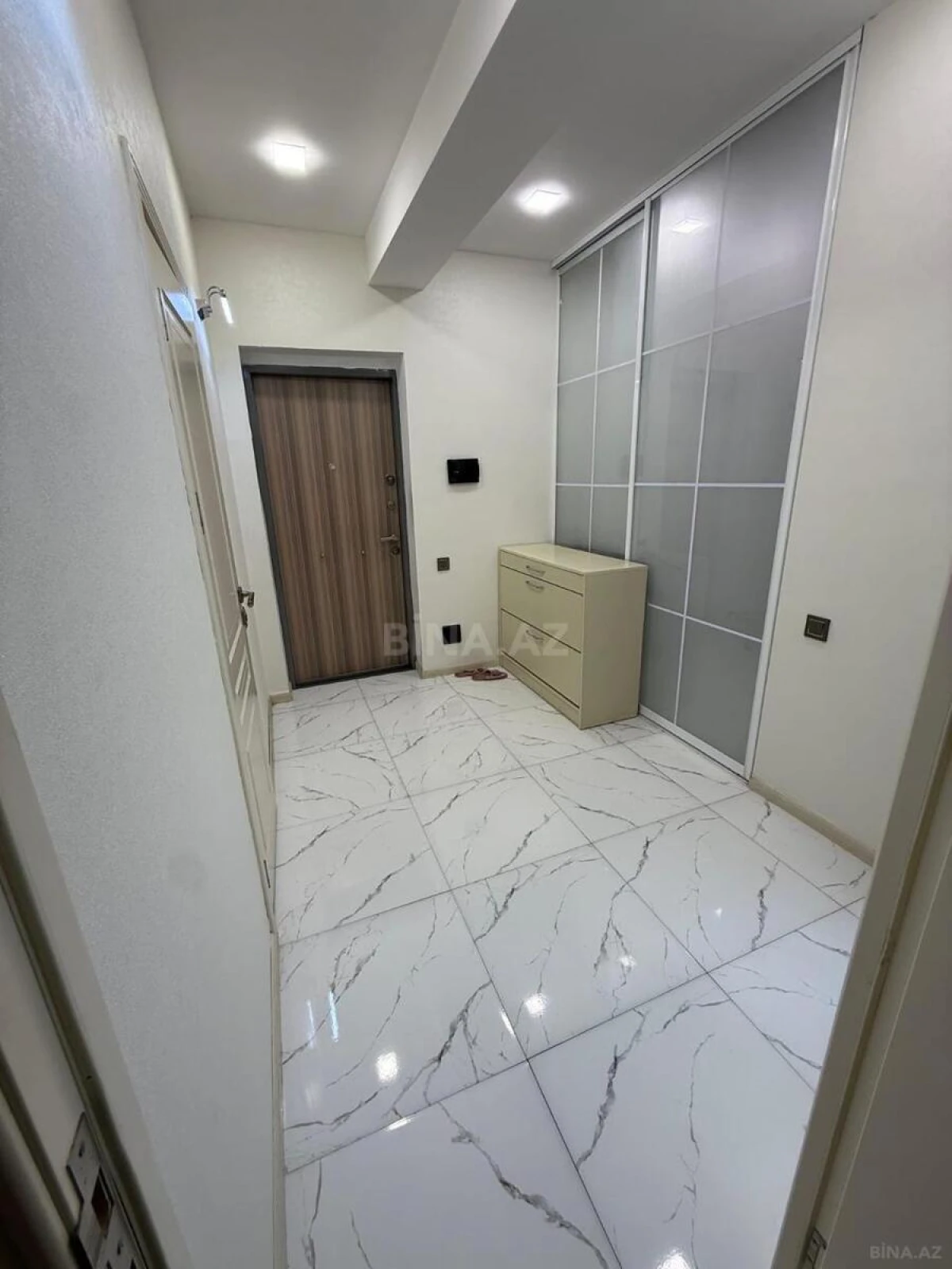 Satılır 2 otaqlı mənzil 65 m²