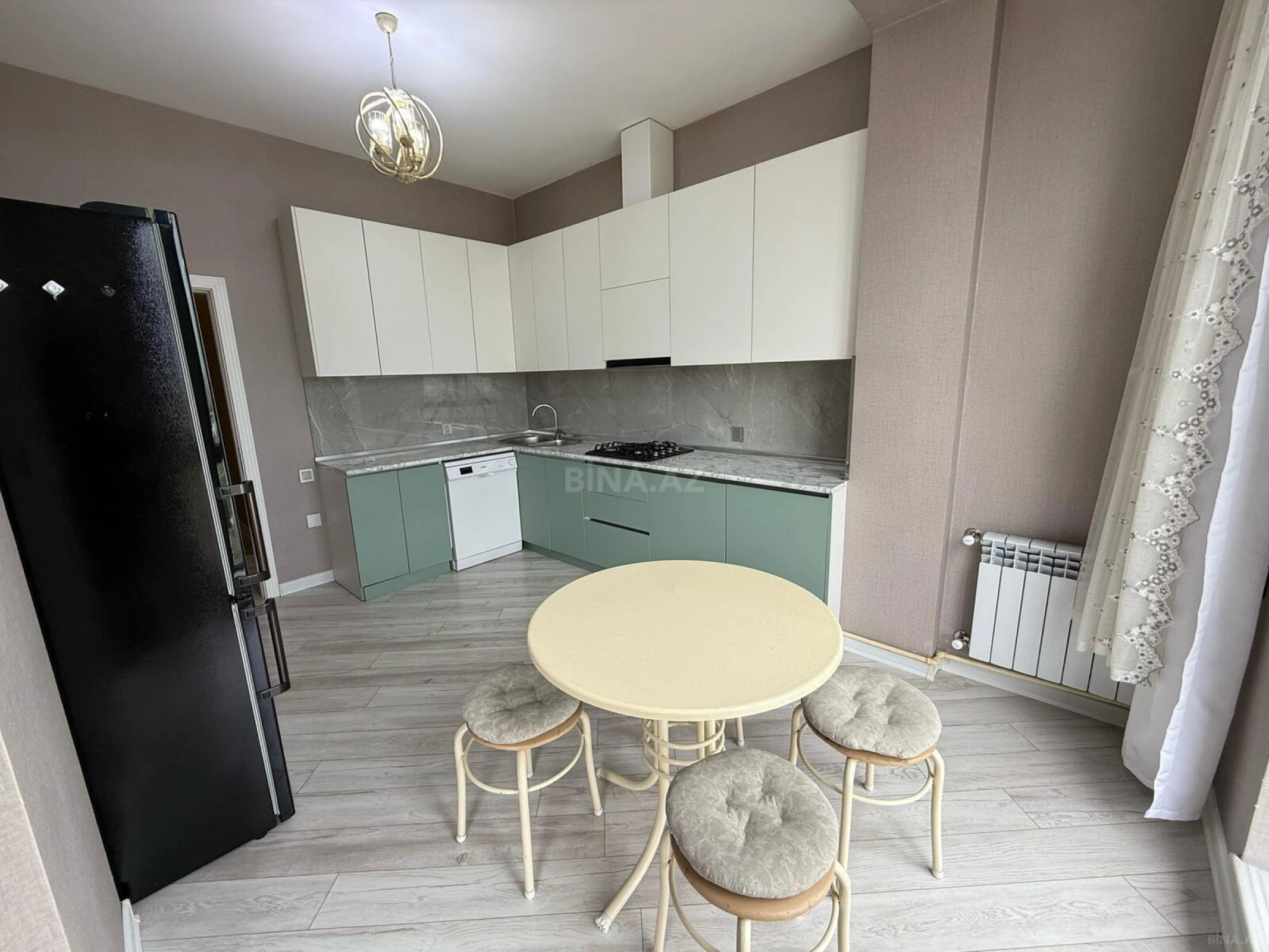 Kirayə verilir 3 otaqlı mənzil 120 m²