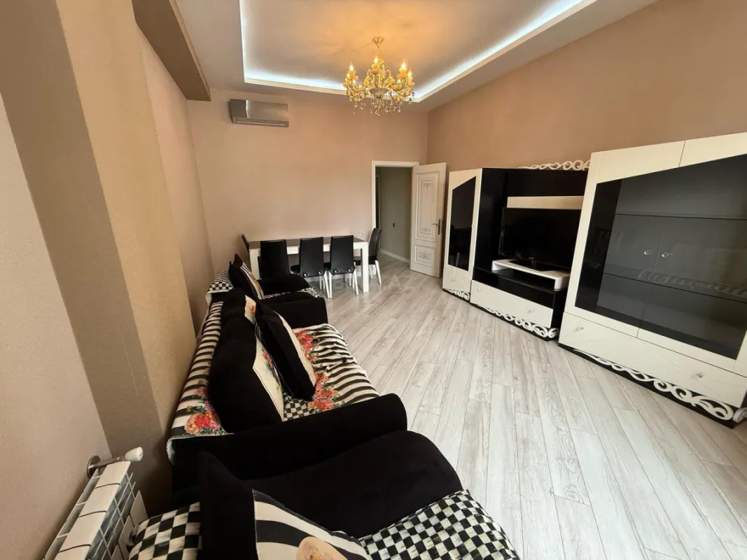 Kirayə verilir 3 otaqlı mənzil 120 m²