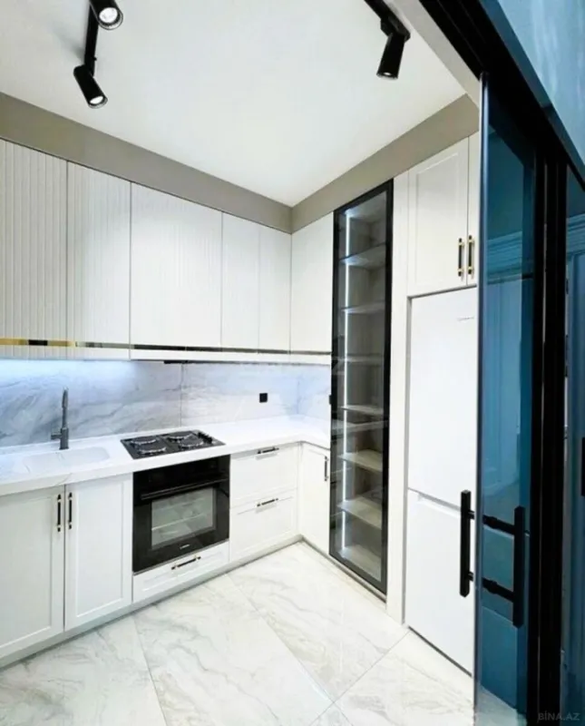 Kirayə verilir 2 otaqlı mənzil 77 m²