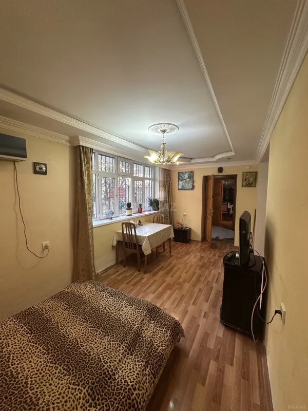 Satılır 6 otaqlı mənzil 150 m²