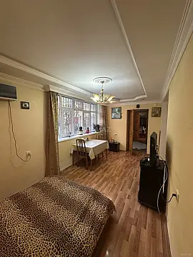 Satılır 6 otaqlı mənzil 150 m²