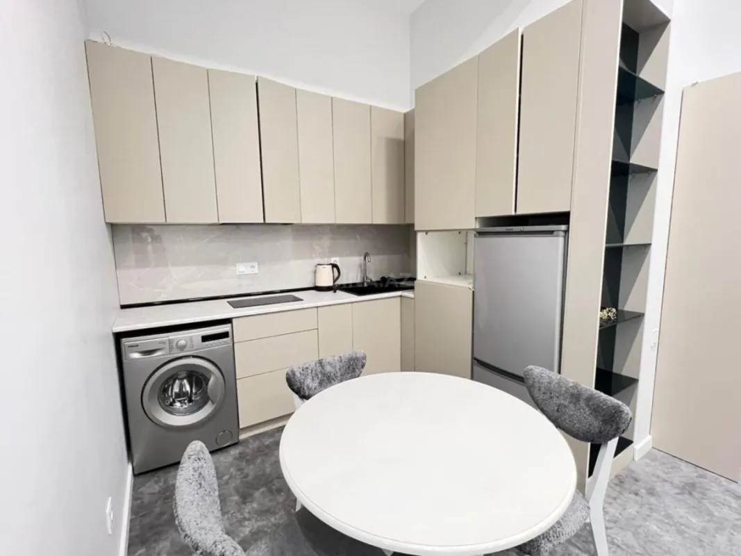 Satılır 1 otaqlı mənzil 58 m²