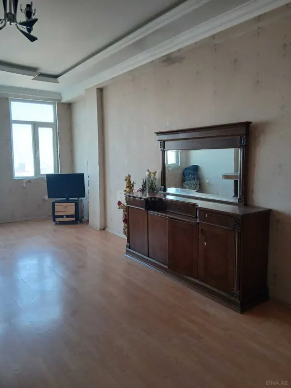 Kirayə verilir 3 otaqlı mənzil 130 m²