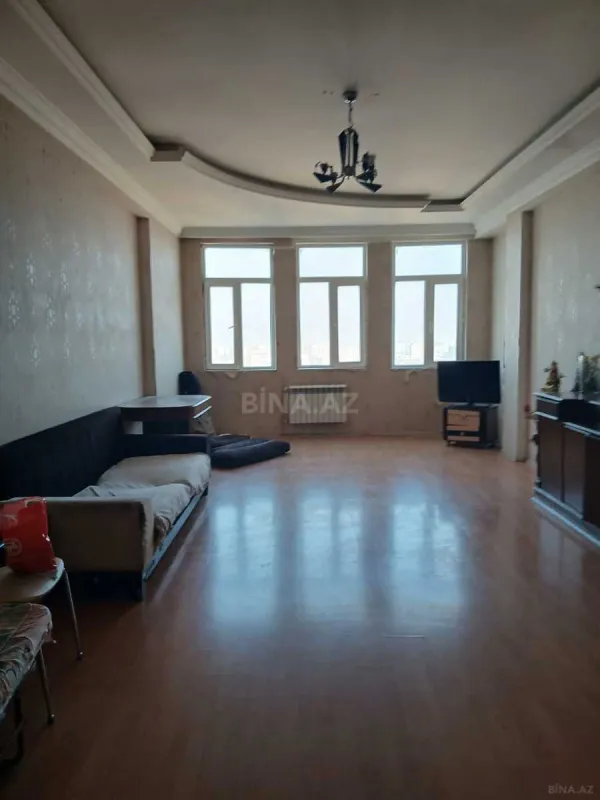 Kirayə verilir 3 otaqlı mənzil 130 m²