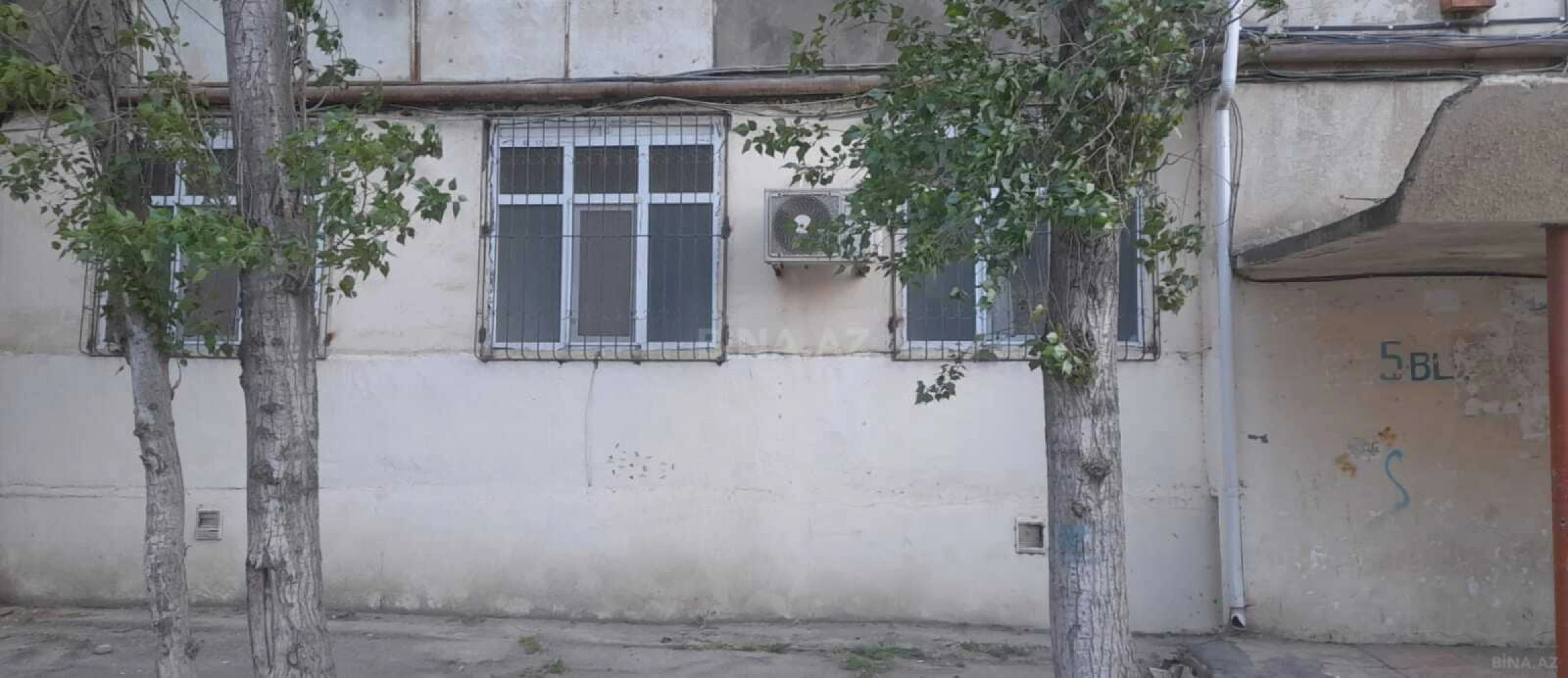 Satılır 5 otaqlı mənzil 120 m²