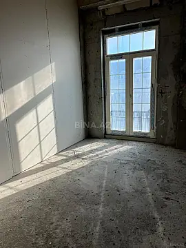 Satılır 4 otaqlı mənzil 136 m²
