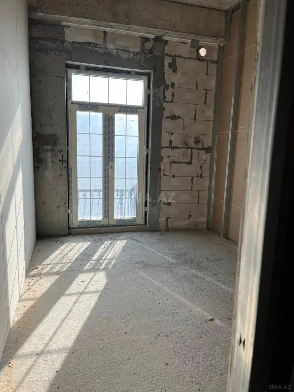 Satılır 4 otaqlı mənzil 136 m²